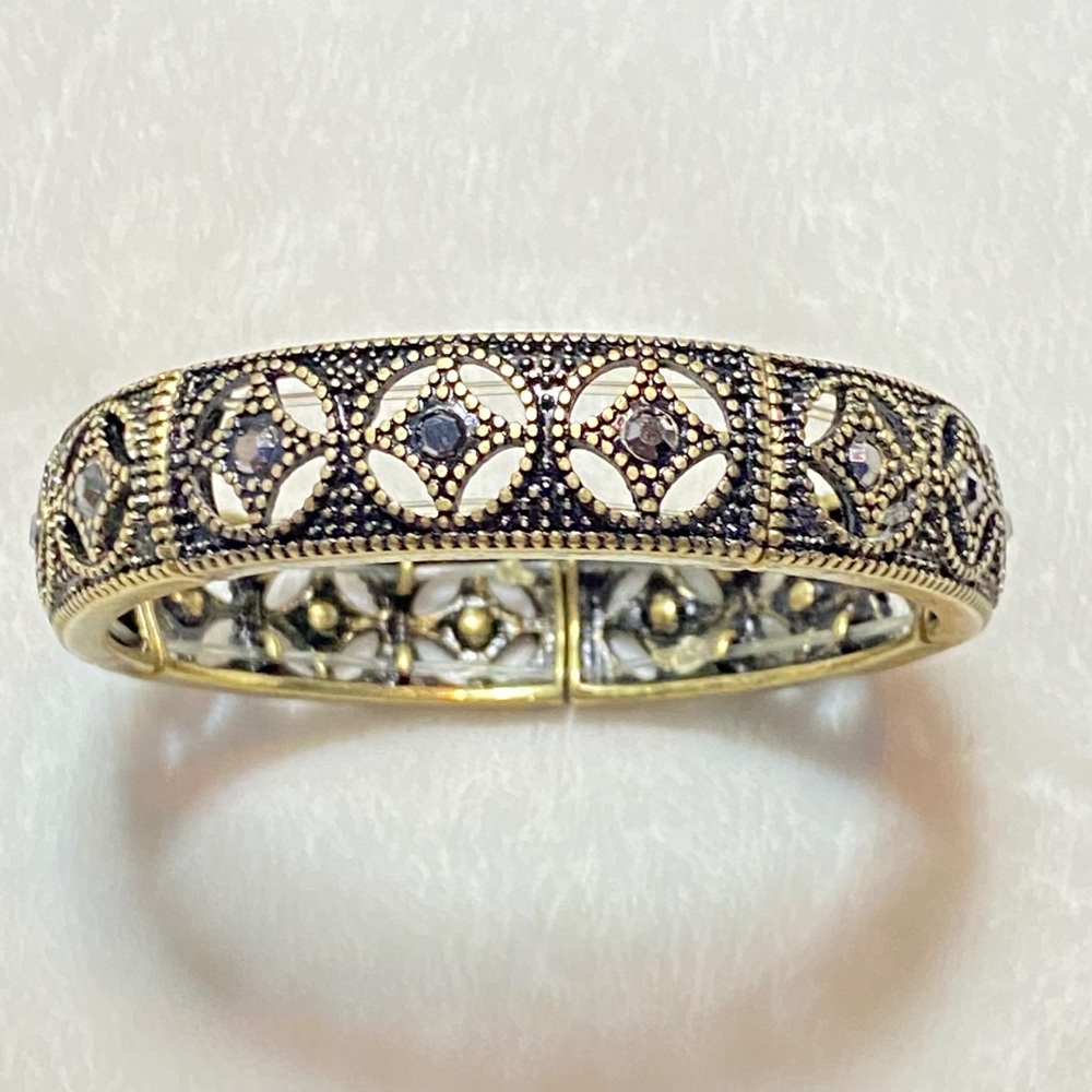 Gold with crystal elements Stretch Bangle